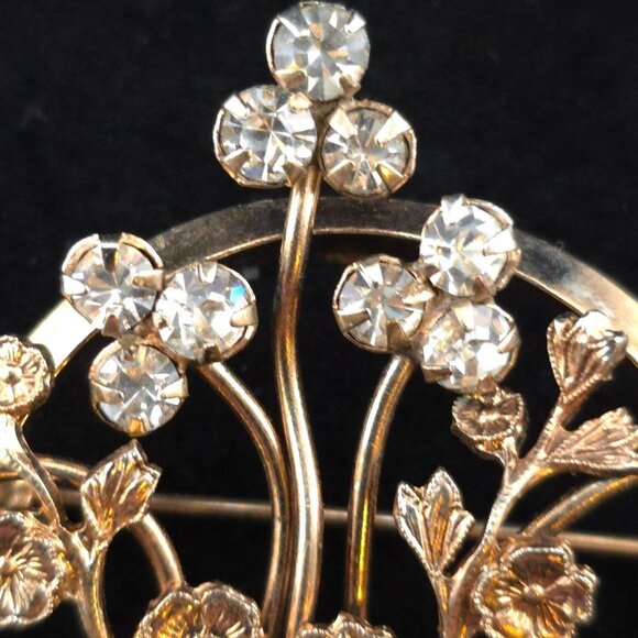 Vintage Rhinestone Gold Tone Floral Brooch Pin With Intricate Flower Design - Picture 6 of 12